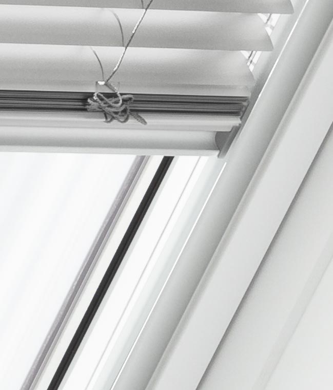 VELUX venetian blind, aluminum side rails
